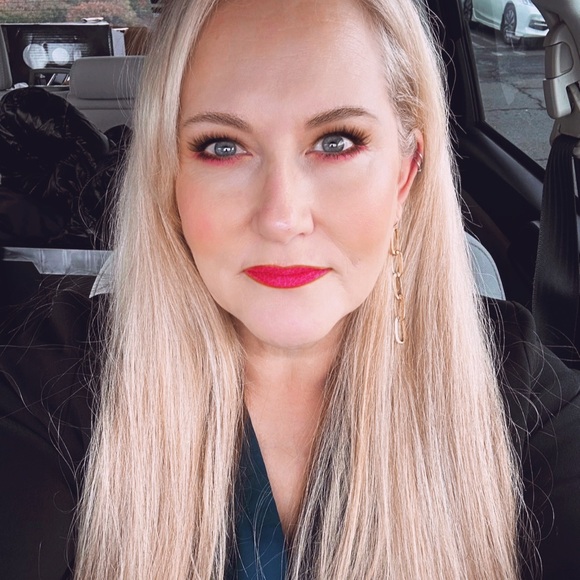 Meet your Posher, Rachel - Picture 2 of 3